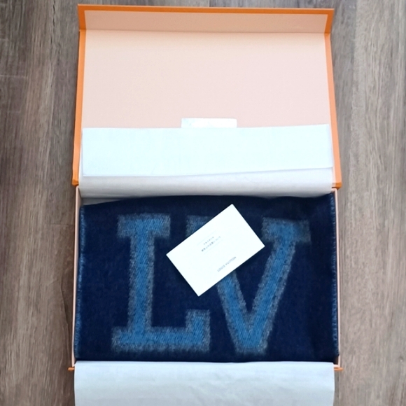 NIB Authentic Louis Vuitton Blue & Gray wool blend Scarf - Picture 5 of 10